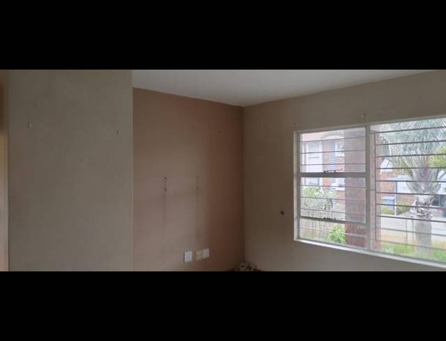 2 BEDROOM APARTMENT FOR SALE IN GLEN MARAIS